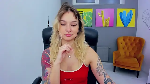 LilFleurish online show from April 14, 4:28 am