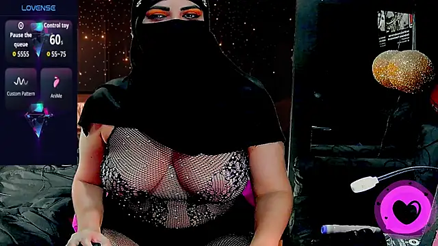 SultanaLayla online show from November 22, 8:40 pm