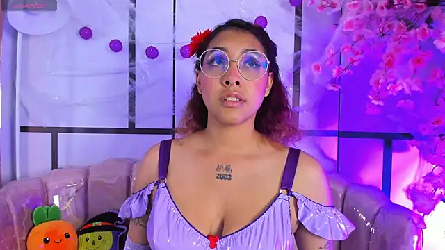 Snapshot of Olivejoness chatting on October 31, 4:53 am Olivejoness online show from October 31, 4:53 am