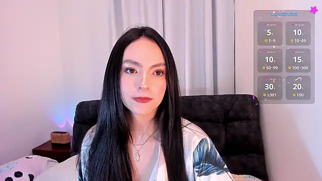 sarah saenz  online show from April 26, 6:32 am