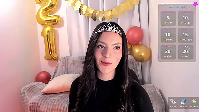 sarah saenz  online show from February 26, 5:07 am