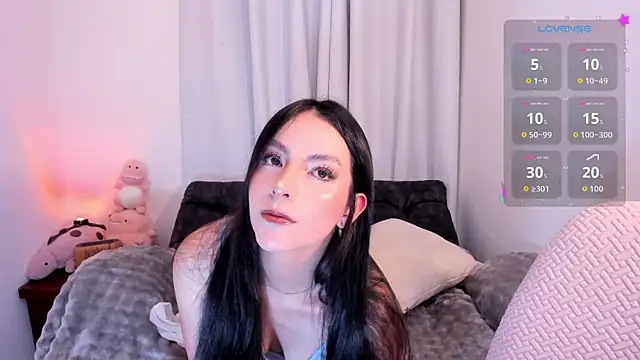 sarah saenz  online show from April 14, 6:40 am