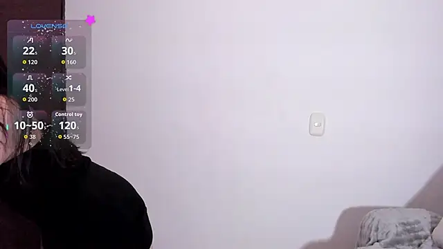 sarah saenz  online show from March 12, 6:06 am