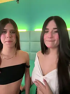 alejandrodolls online show from March 31, 8:44 pm