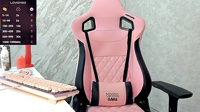 Snapshot of Melissaluvvv chatting on October 12, 11:44 am Melissaluvvv online show from October 12, 11:44 am