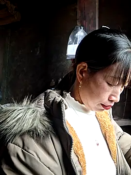 Snapshot of ngocngoc_cute chatting on November 13, 2:04 am ngocngoc cute online show from November 13, 2:04 am