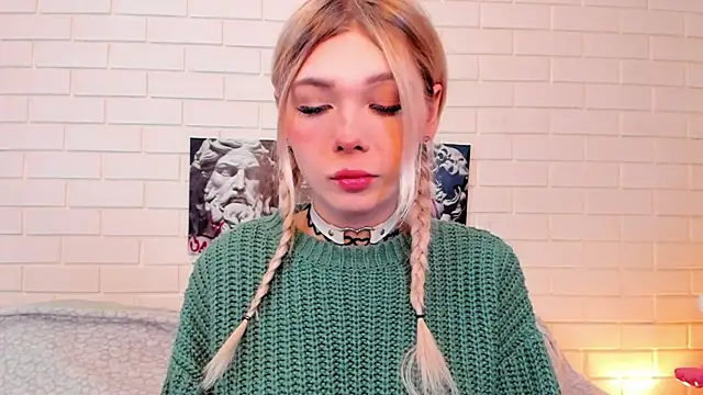 Blondy Fina online show from December 3, 4:24 am