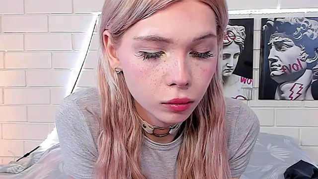 Blondy Fina online show from September 10, 4:44 am