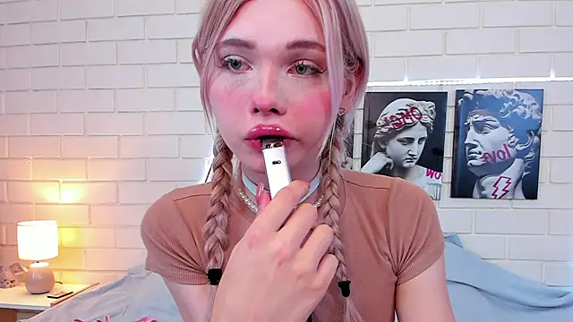 Blondy Fina online show from September 19, 4:38 am