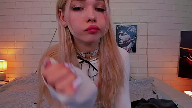 Blondy Fina online show from October 2, 4:49 am