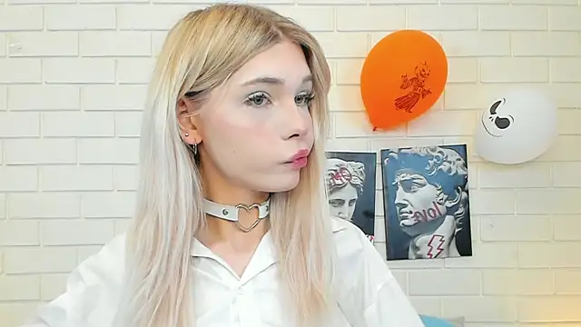 Blondy Fina online show from November 12, 5:00 am