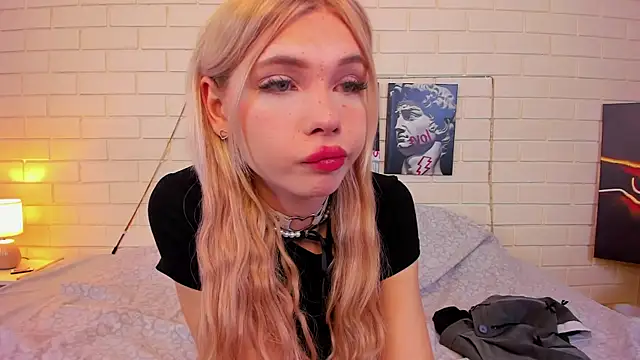 Blondy Fina online show from September 30, 4:51 am