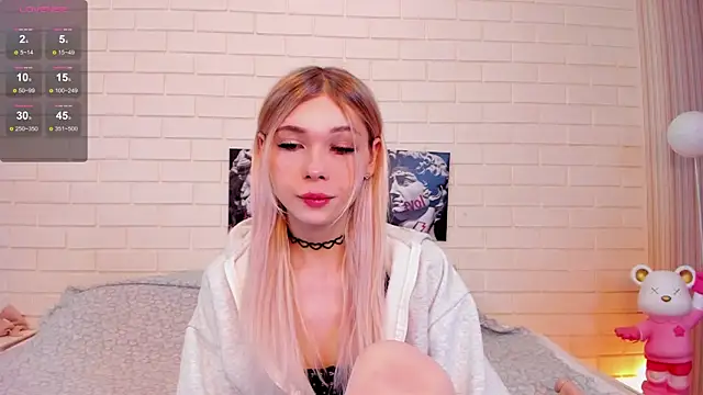 Blondy Fina online show from December 1, 4:13 am