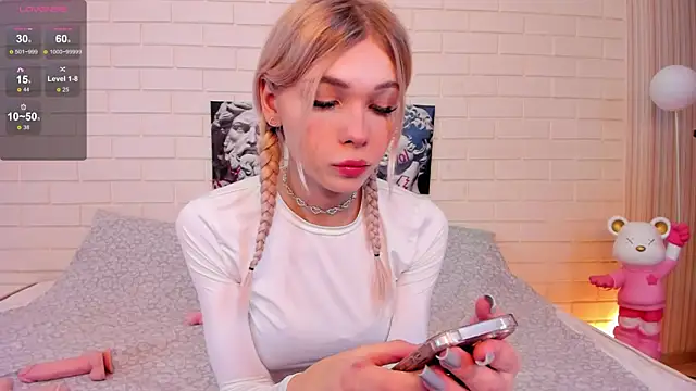 Blondy Fina online show from December 2, 4:14 am