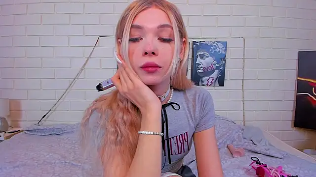 Blondy Fina online show from October 5, 4:47 am