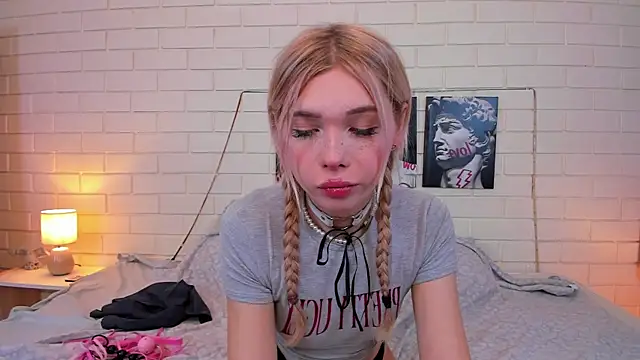 Blondy Fina online show from September 22, 5:02 am