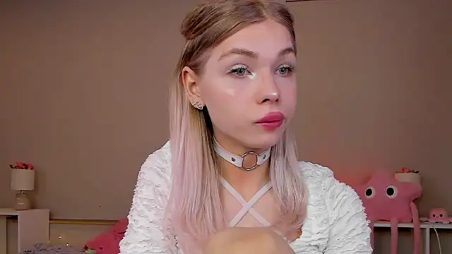 Blondy Fina online show from May 31, 4:40 am
