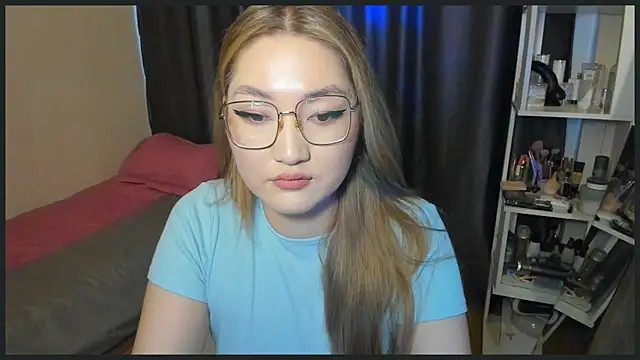 lyra x online show from December 3, 3:07 am