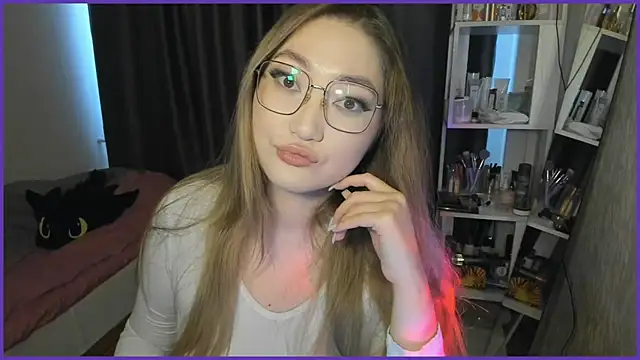 lyra x online show from October 27, 4:57 am