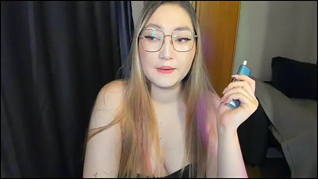 lyra x online show from May 9, 5:38 pm