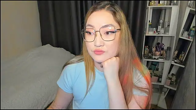 lyra x online show from February 6, 7:32 pm