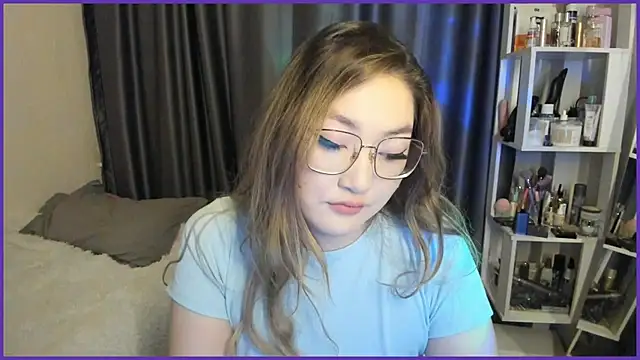 lyra x online show from October 8, 1:12 pm