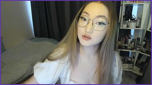 lyra x online show from October 18, 4:47 am