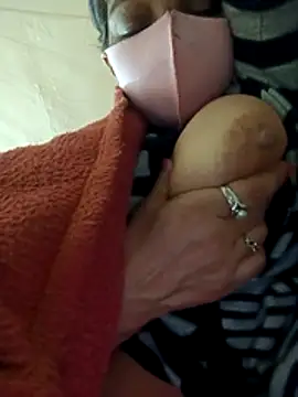 Snapshot of soni_yhakur chatting on January 13, 12:15 am soni yhakur online show from January 13, 12:15 am