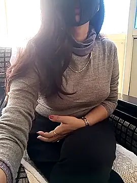 Snapshot of soni_yhakur chatting on January 14, 7:23 am soni yhakur online show from January 14, 7:23 am