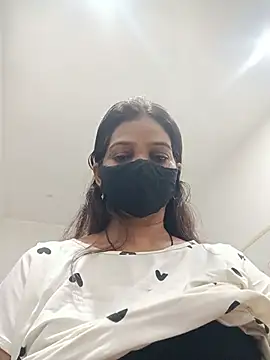 Snapshot of soni_yhakur chatting on July 18, 1:47 am soni yhakur online show from July 18, 1:47 am