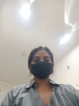 Snapshot of soni_yhakur chatting on July 8, 2:57 am soni yhakur online show from July 8, 2:57 am