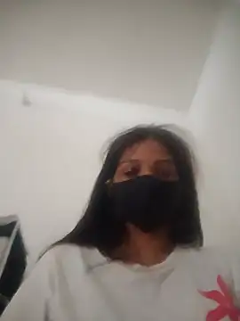 Snapshot of soni_yhakur chatting on July 9, 2:56 am soni yhakur online show from July 9, 2:56 am