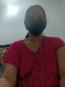 Snapshot of soni_yhakur chatting on July 12, 2:01 am soni yhakur online show from July 12, 2:01 am