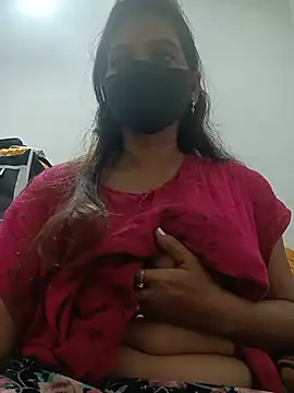 Snapshot of soni_yhakur chatting on July 15, 2:29 am soni yhakur online show from July 15, 2:29 am