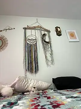 lilcubangoddess online show from January 16, 4:11 pm