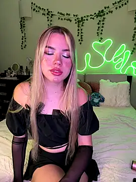 Snapshot of NastyaKiss1 chatting on September 22, 7:42 pm NastyaKiss1 online show from September 22, 7:42 pm
