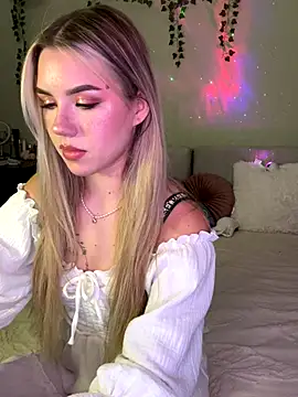 Snapshot of NastyaKiss1 chatting on September 18, 5:05 pm NastyaKiss1 online show from September 18, 5:05 pm