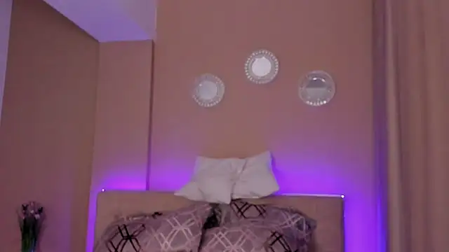 Emily Sheen online show from May 28, 4:09 am