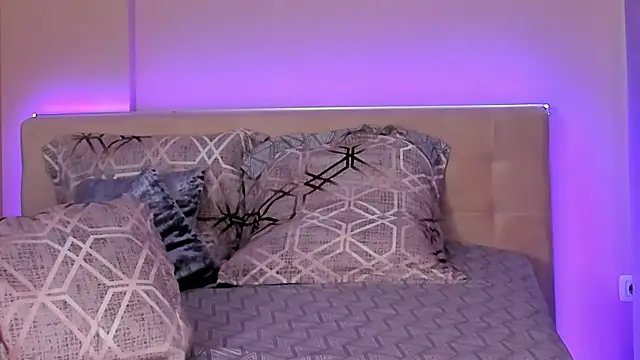 Emily Sheen online show from March 7, 1:05 pm