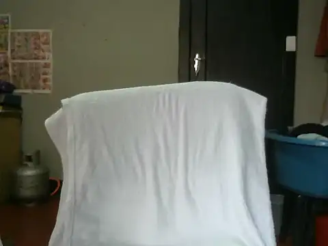 Snapshot of YummySyriaxoxo chatting on February 24, 6:58 am YummySyriaxoxo online show from February 24, 6:58 am