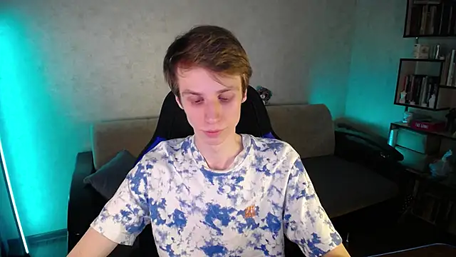 yes cute boy  online show from April 15, 9:48 am