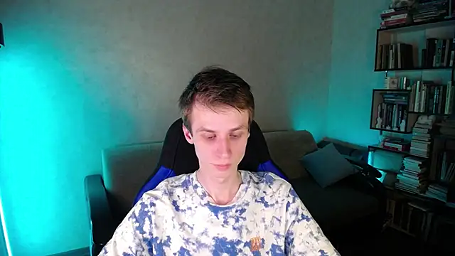 yes cute boy  online show from February 25, 2:17 pm