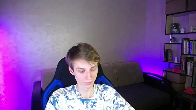 Snapshot of yes_cute_boy_ chatting on October 17, 8:32 pm yes cute boy online show from October 17, 8:32 pm
