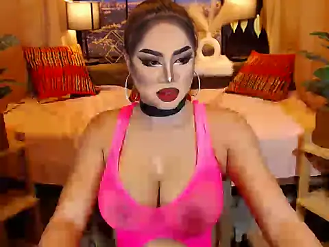 Snapshot of TRANSLUNAA chatting on June 30, 4:56 am TRANSLUNAA online show from June 30, 4:56 am