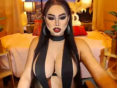 Snapshot of TRANSLUNAA chatting on June 23, 4:32 am TRANSLUNAA online show from June 23, 4:32 am