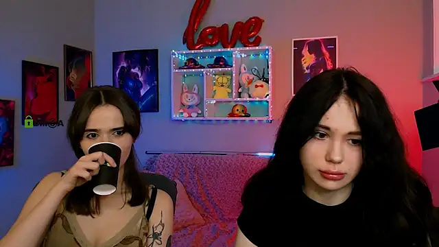 riley sanders online show from March 23, 8:19 pm