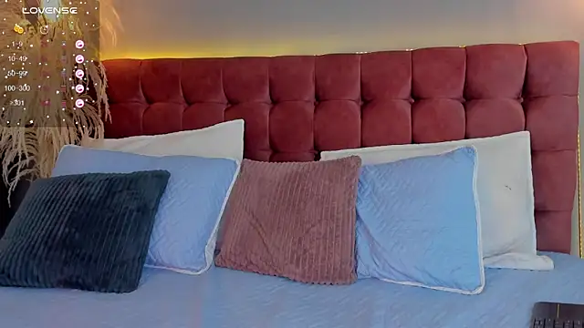 victoria decapri online show from November 29, 7:03 pm