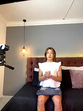 victoria decapri online show from September 27, 7:31 pm