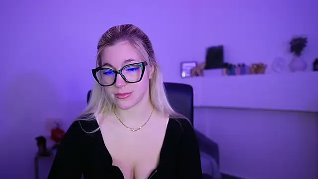 leokitty  online show from April 14, 1:05 pm