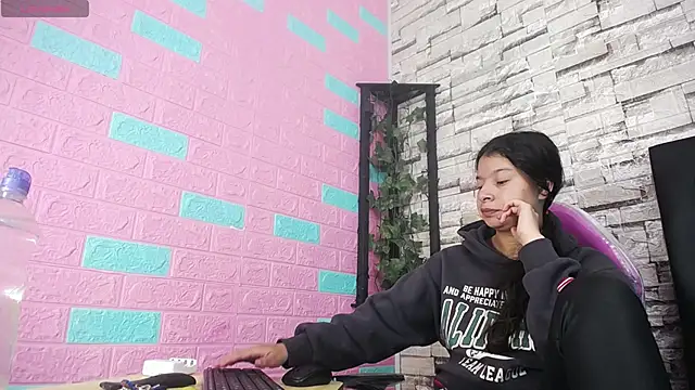 maily can online show from November 29, 12:27 pm